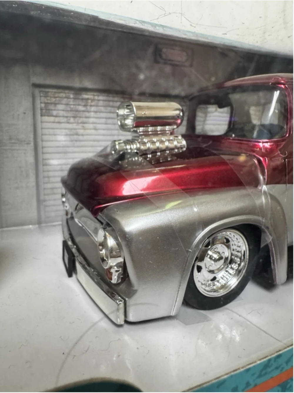 Jada Toys Just Trucks 1:24 1956 Ford F-100 Die-cast Car & Gas Pump